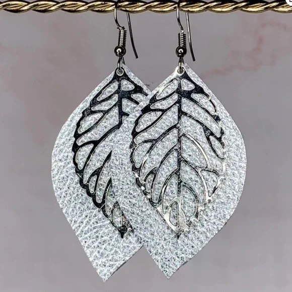 🆕Genuine Leather & Metal Leaf Dangle 1 Pair Earrings - Picture 2 of 3